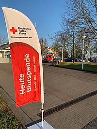 Blutspendefahne mit RTW